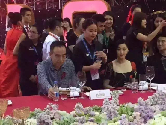刘可欣导演《超能龙骑侠》助威恒大20周年庆 业内 第3张 刘可欣导演《超能龙骑侠》助威恒大20周年庆 业内 第3张