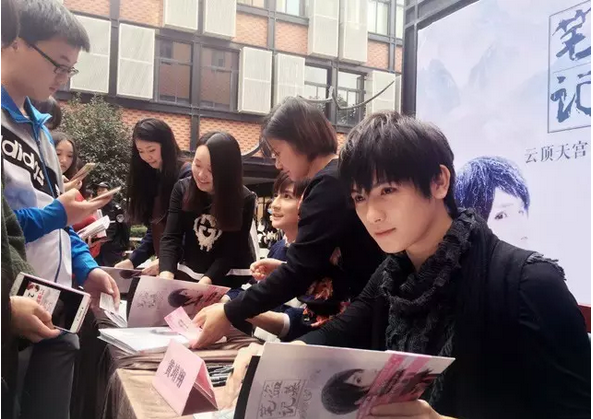 黄靖翔、乐乐《盗墓笔记cosplay集》全国签售人气爆棚 业内 第6张 黄靖翔、乐乐《盗墓笔记cosplay集》全国签售人气爆棚 业内 第6张