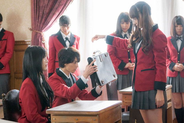 真人日剧《狂赌之渊》滨边美波vs森川葵对决场面公开 资讯 第3张