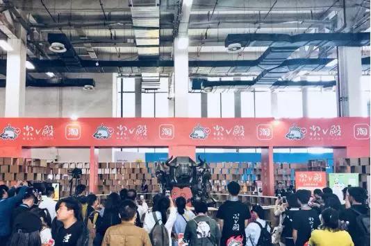太嚇人！杭州中国国际动漫节惊现奇异"变形巨兽"！ 漫展 第4张