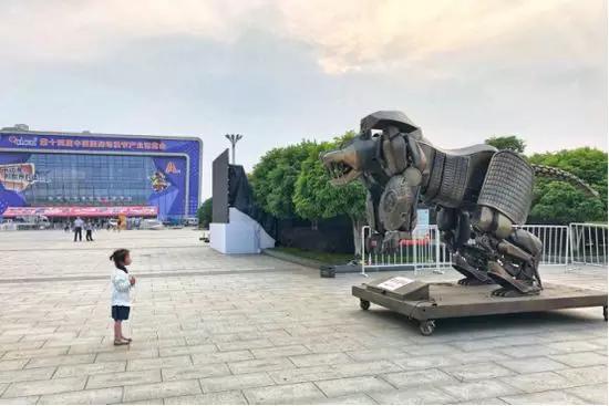 太嚇人！杭州中国国际动漫节惊现奇异"变形巨兽"！ 漫展 第6张