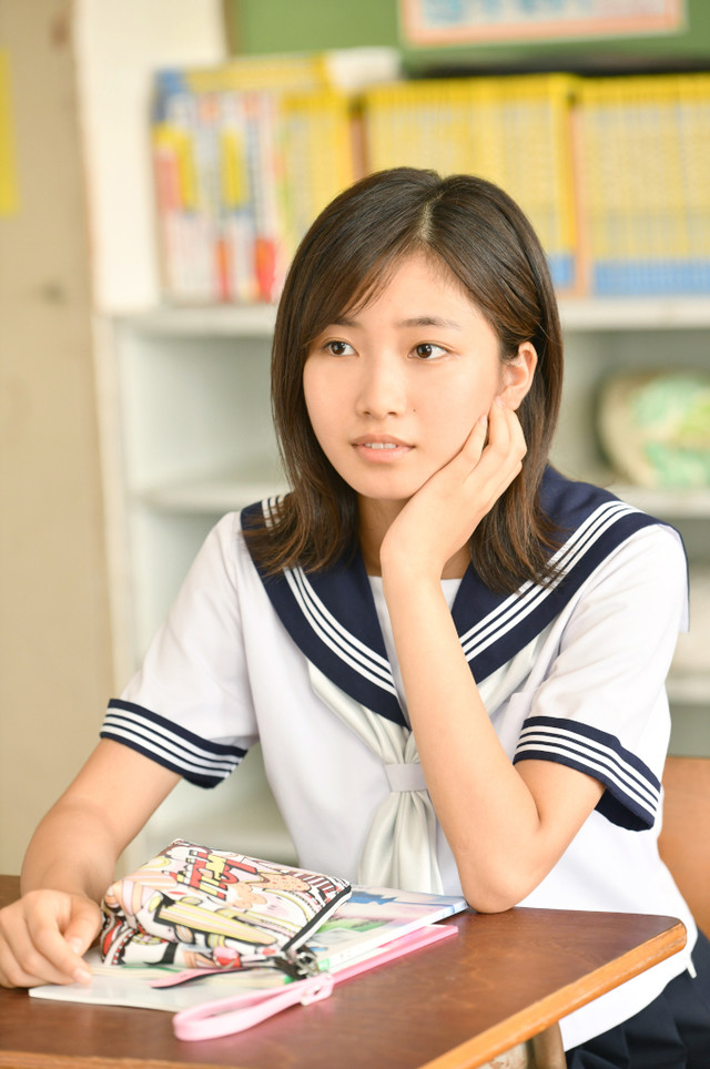 小野莉奈出演《中学圣日记》