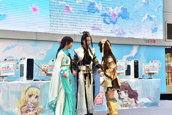 天了噜，次元墙又裂了！果然电竞巡游祭来了！ 漫展 第2张