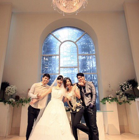 音乐组合「bless4」主唱「AKINO」公布结婚喜讯