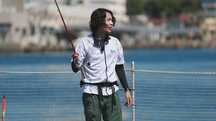  《悲喜渔生》钓鱼视频后篇公开，岩中睦樹等人挑战海上钓鱼。  资讯 第4张